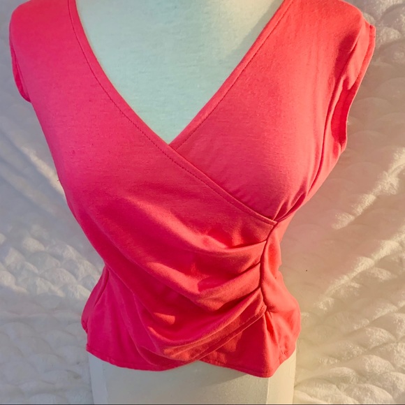 💎5/$25💎 Cute Pink/Coral V-Neck Top - Picture 1 of 5